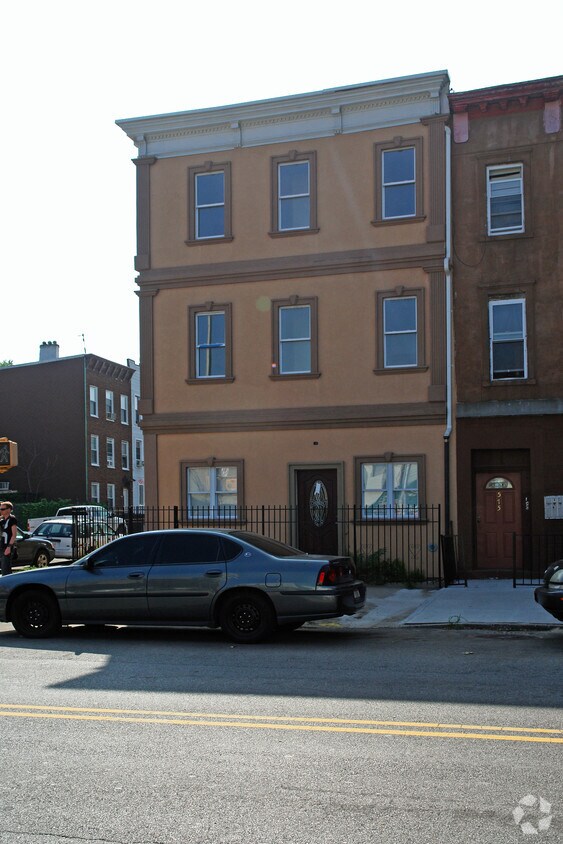 Building Photo - 573 6th Ave