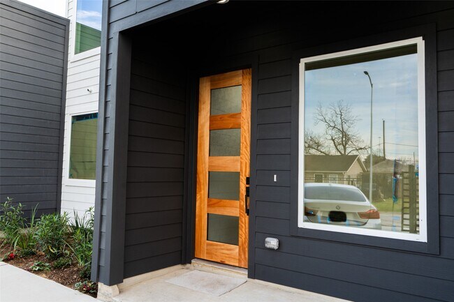 Building Photo - 5018 Dieppe St