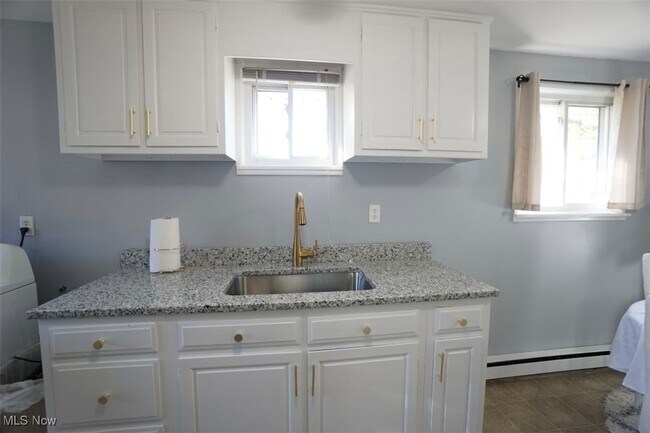 Foto del edificio - 211 Hilltop Dr