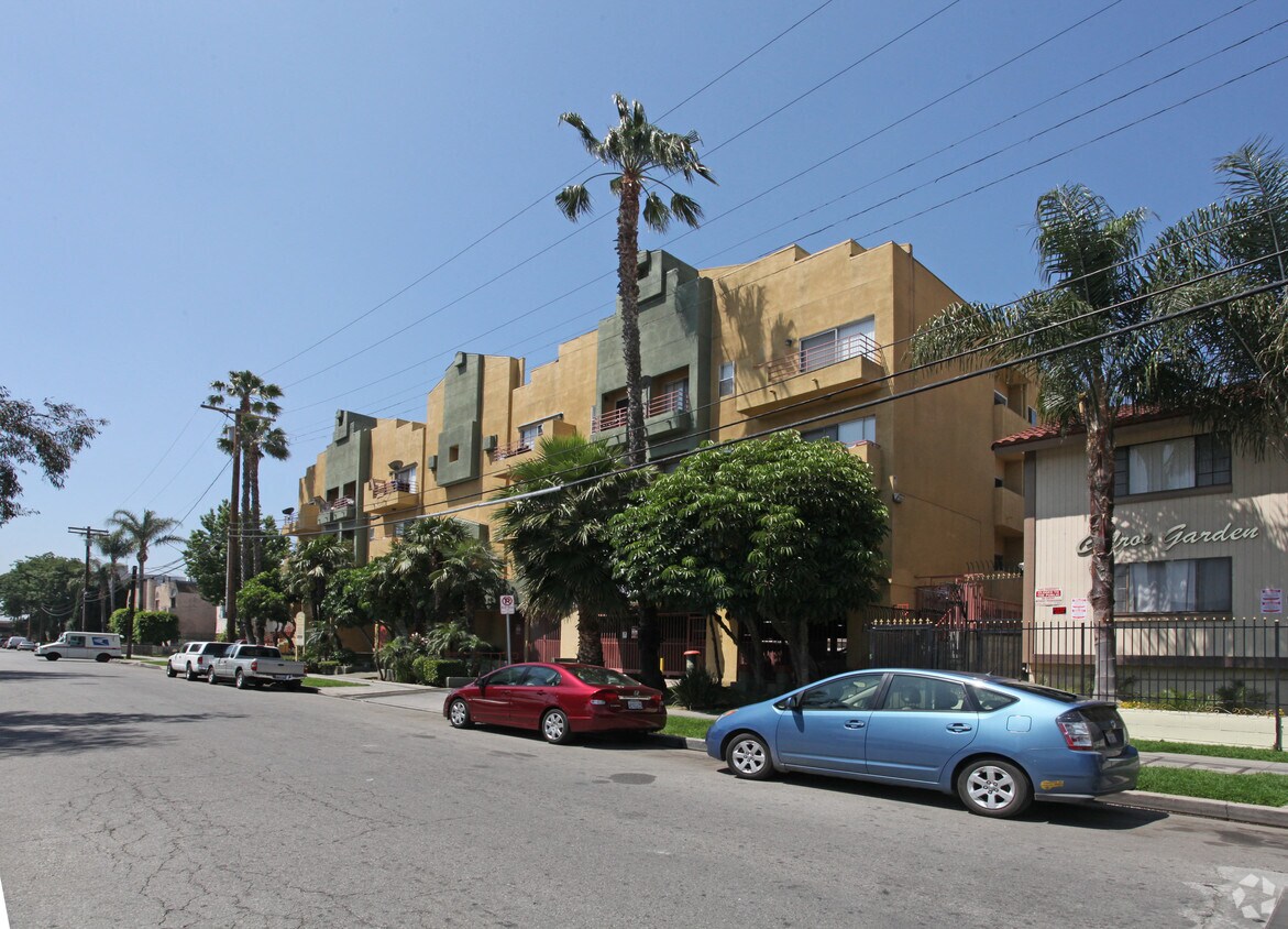 Foto principal - Cedros Village Apartments