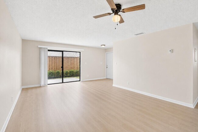 Building Photo - 4931 NW 94th Ter