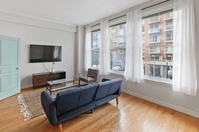Foto del edificio - Queen room in 2-bed/1.0-bath Home