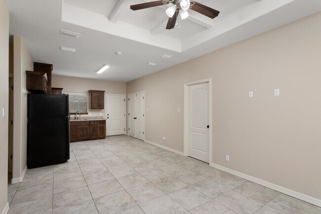 Building Photo - 2608 E Garfield Ave