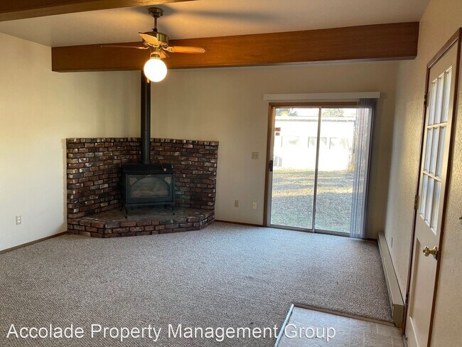 Foto del edificio - 3 br, 1 bath House - 1105 East Capitol Ave