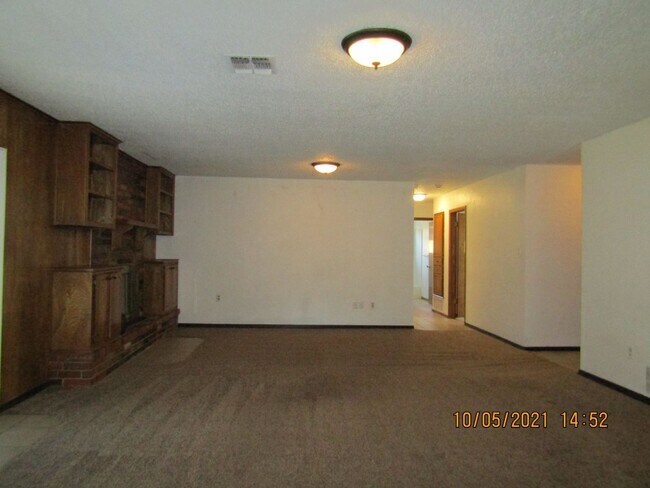 Foto del edificio - Great Open Floor Plan Home Located in the ...