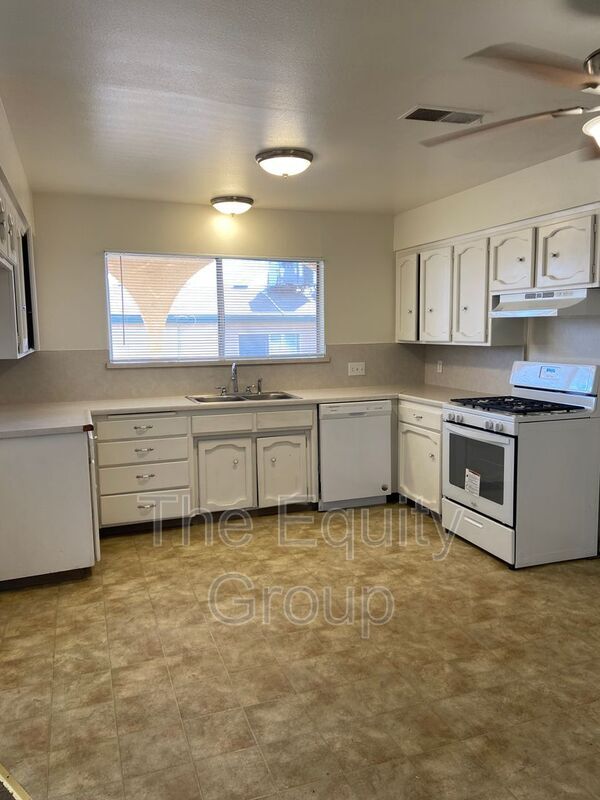 1320 W Vassar Ave Unit H, Visalia, CA 93277 Condo for Rent in Visalia