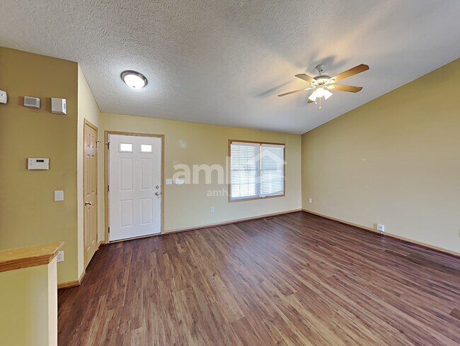 Foto del edificio - 818 Bent Oak Dr