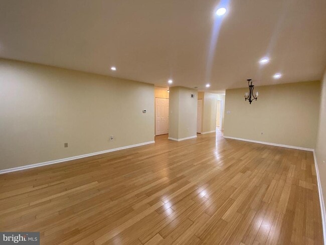 Building Photo - 168 Valley Stream Cir