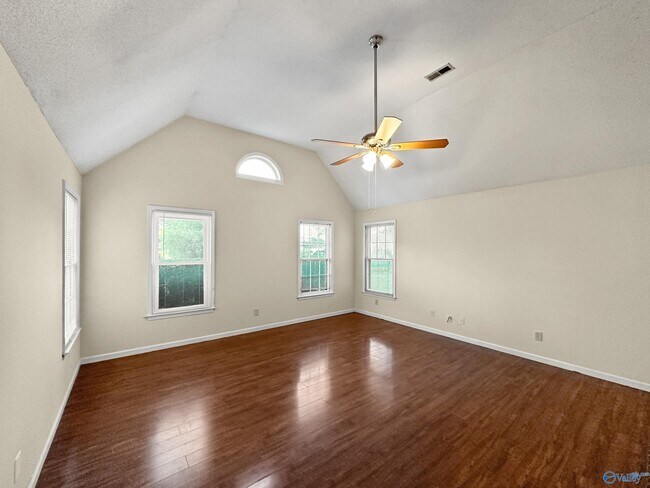 Building Photo - 112 Betty Garrett Dr