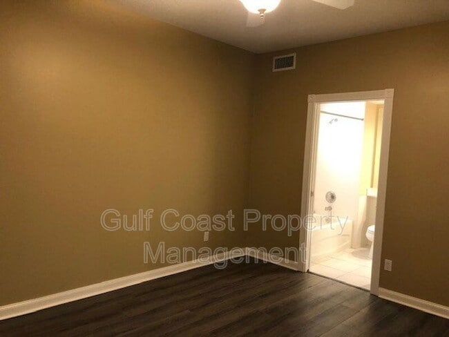 Building Photo - 5390 Bergamo Ave
