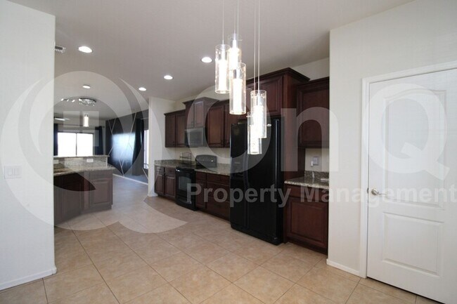 Foto del edificio - 3302 S 186th Ln