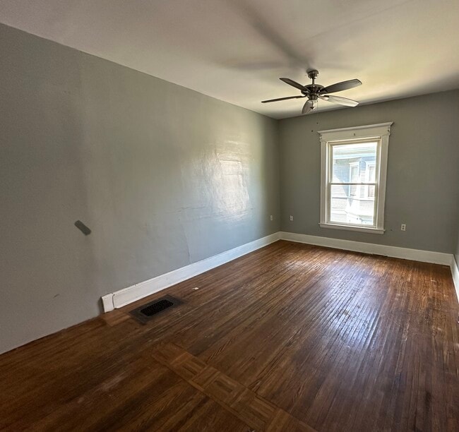 Building Photo - 138 W Beard Ave