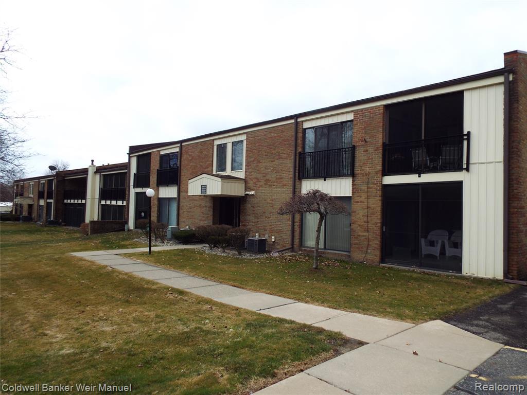 18435 University Park Dr, Livonia, MI 48152 Condo for Rent in Livonia
