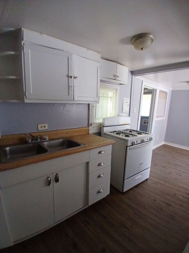 Foto del edificio - Ideally located 2-bedroom, 1.5-bathroom ho...