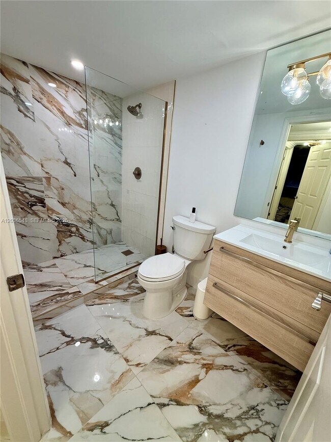 Foto del edificio - 2951 S Bayshore Dr