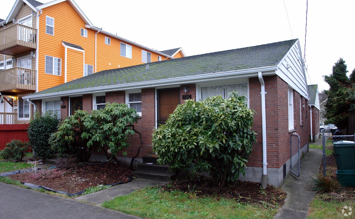 Primary Photo - 427 NE Ravenna Blvd