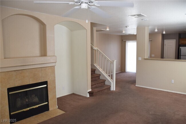 Foto del edificio - 8148 Finch Feather St