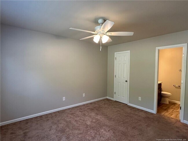 Foto del edificio - 240 Collinwood Dr