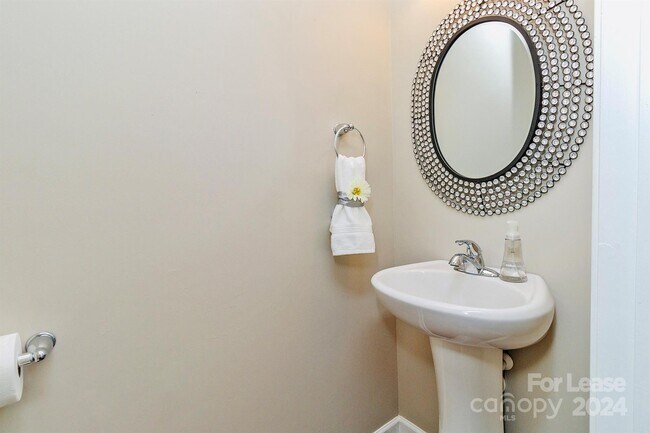 Foto del edificio - 18011 Train Station Dr