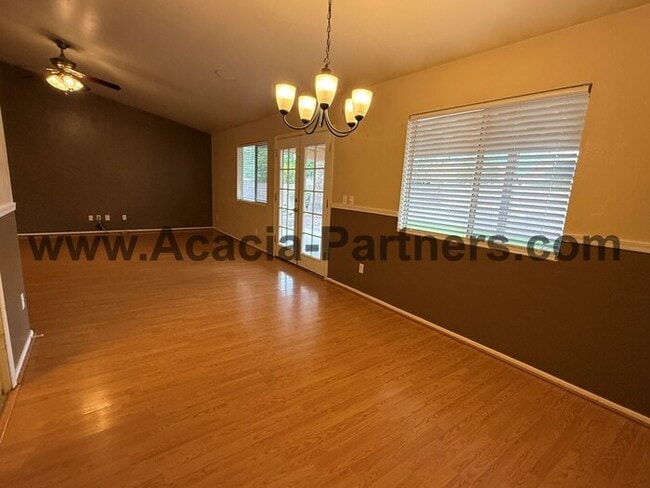 Building Photo - Beautiful 4-Bedroom Home in Rita Ranch ? H...