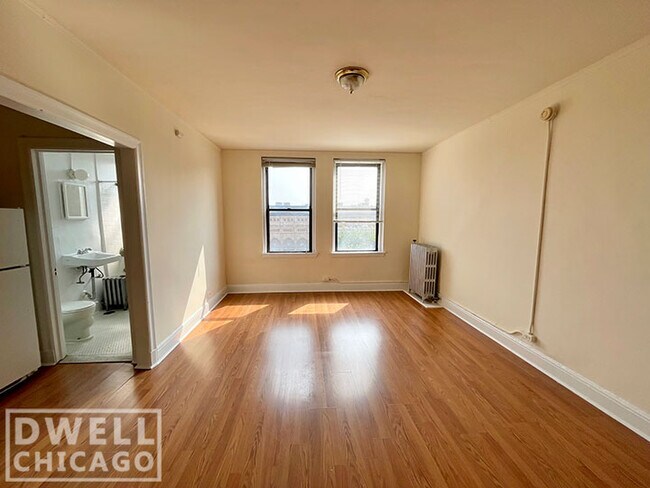 Foto del edificio - 2777 N Milwaukee Ave