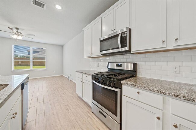 Foto del edificio - 25922 Balsamwood Dr