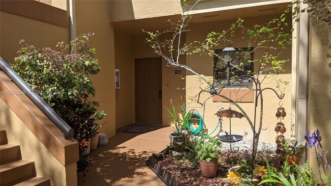 Building Photo - 15509 N Miami Lakeway