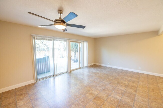 Building Photo - 2-Story Townhouse, 3 Bedrooms with 1 Car G...