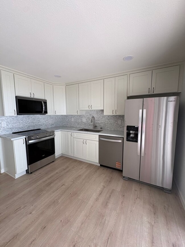 Foto del edificio - Remodeled Coastal Condo with Panoramic Ocean Views – One Block from New Brighton Beach