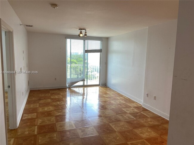 Building Photo - 2550 SW 27th Ave