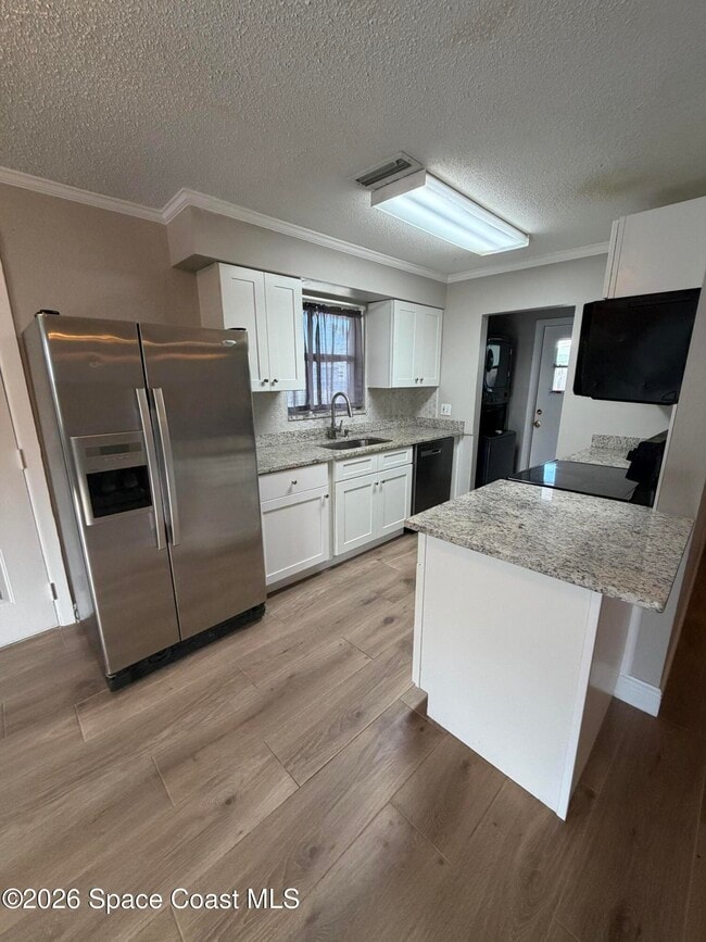 Building Photo - 2559 Locksley Rd