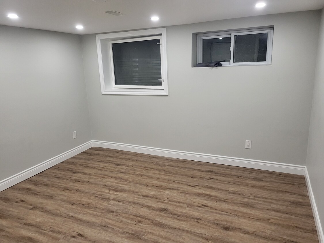 Room for rent- recently reno - 100 Eldomar Av