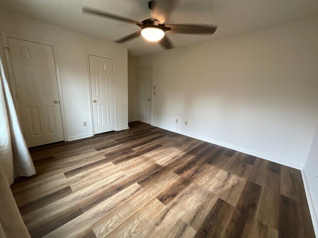 Building Photo - Now Available! Beautiful 3/2.5 home overlo...