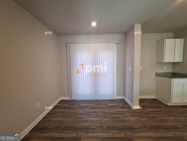 Building Photo - 731 Cole Dr