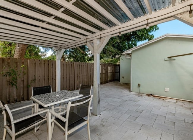 Building Photo - 5608 Buchanan St