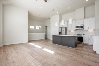 Building Photo - 2948 Alice St