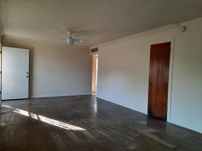 Building Photo - 2408 W Weldon Ave