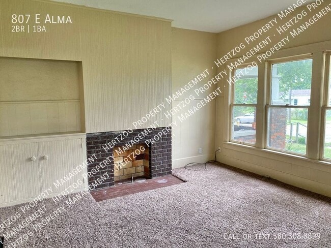 Building Photo - 807 E Alma Ave