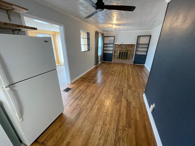 Foto del edificio - Beautiful 2-bed 1-bath Home with Large Fenced-in Backyard