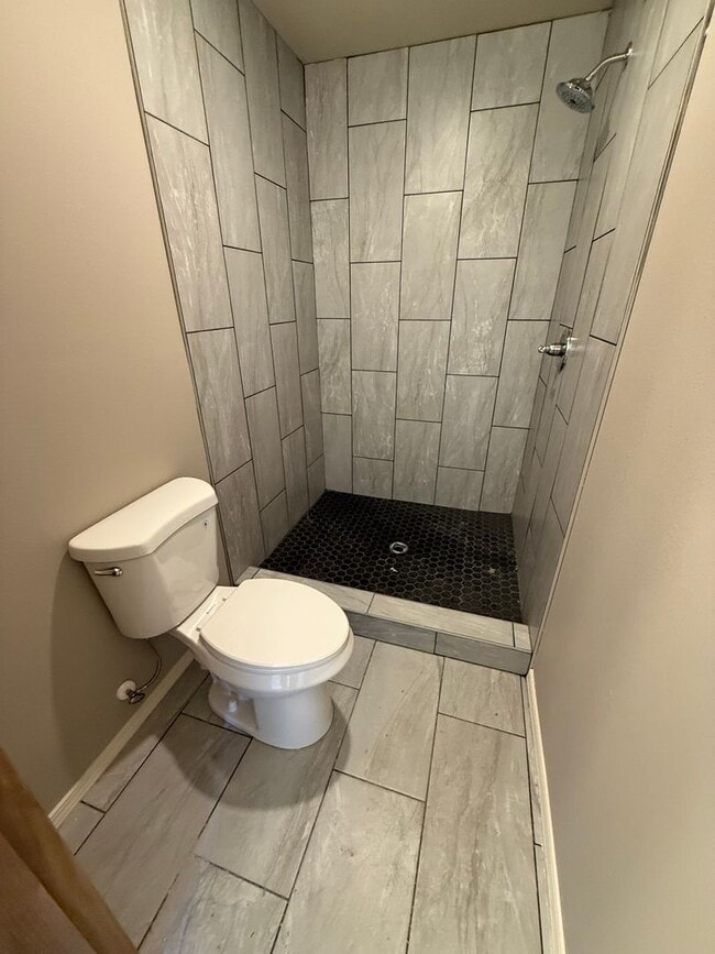 Building Photo - 3 Bed 2 Bath House with Yard Care Included.