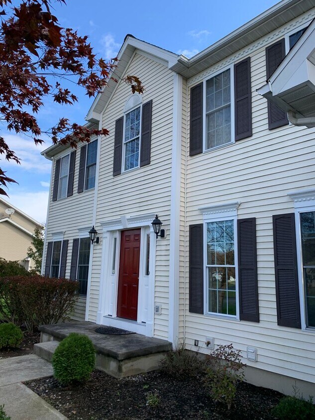 Foto principal - Beautiful Single Family For Rent NOW! Must...