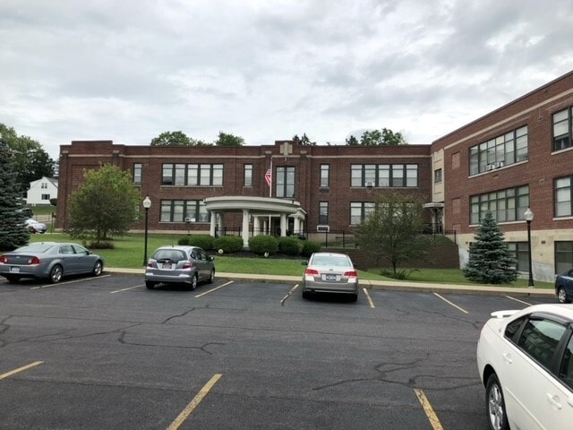 Primary Photo - Harry L Apartments