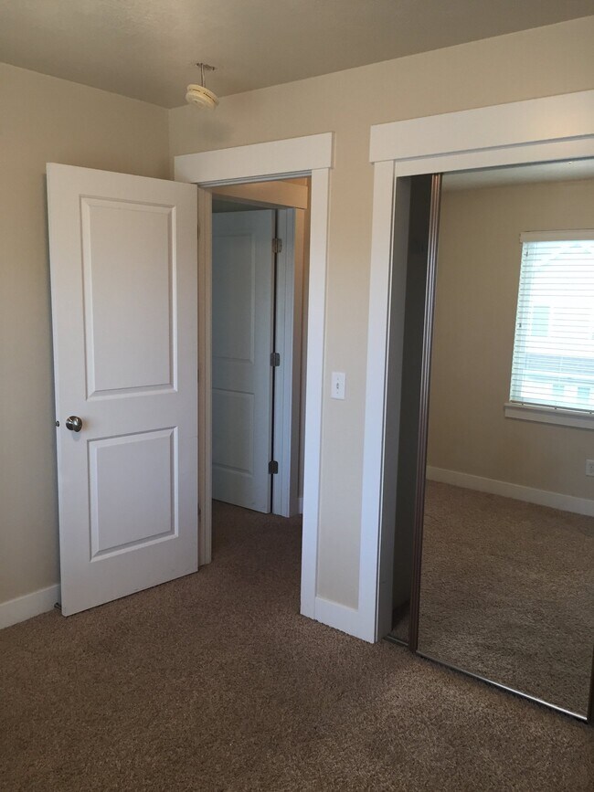 Foto del edificio - 1057 Garden Bend Pl