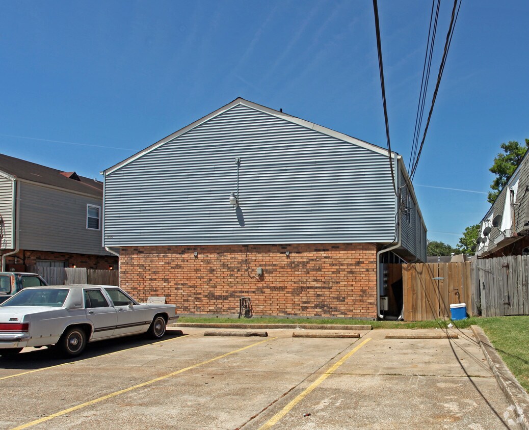 Primary Photo - 1400 Hickory Ave