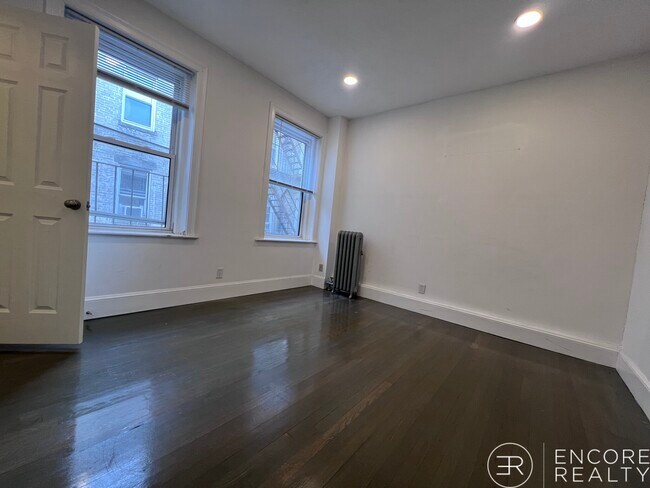 Building Photo - 111 Park Dr