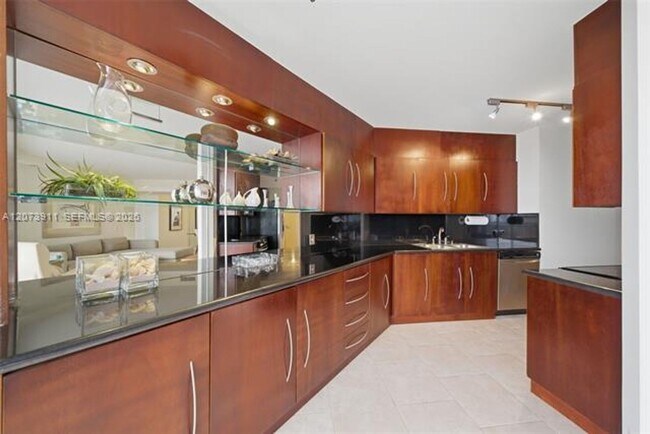 Foto del edificio - 3610 Yacht Club Dr
