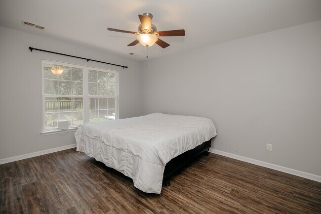 Building Photo - Charming 3-Bedroom Goose Creek Home with Attached Garage