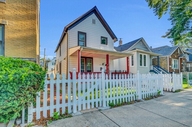 Building Photo - 4170 W Cornelia Ave