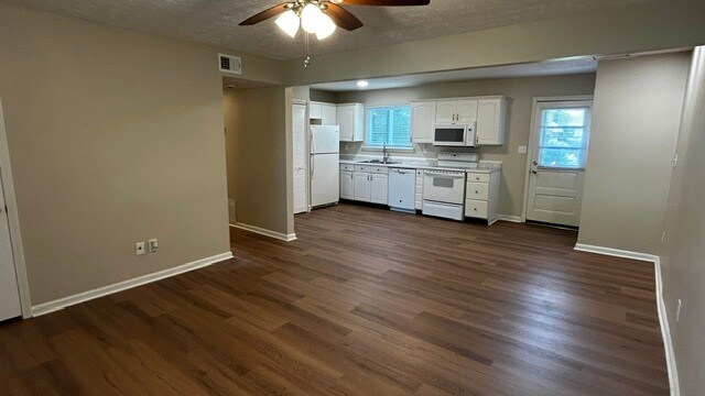 Foto del edificio - 10311 Waycross Ave