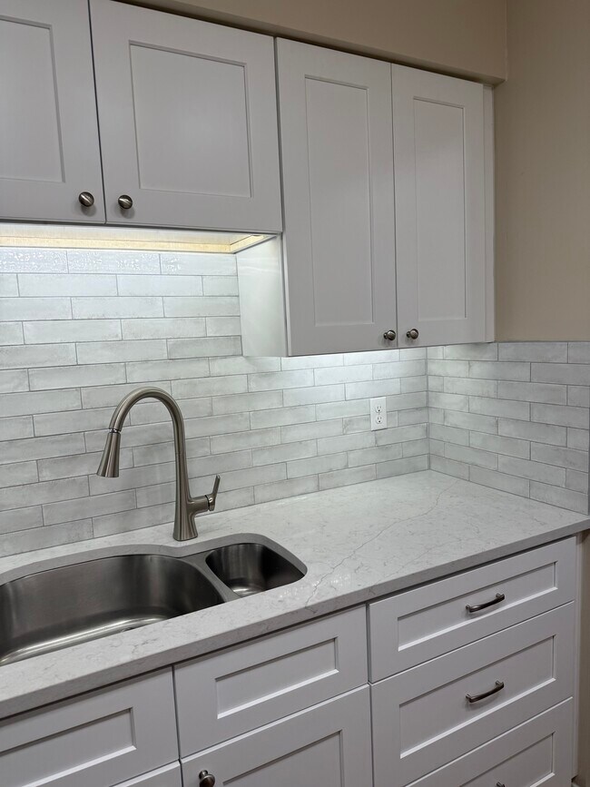 Foto del edificio - 1390 Cedarwood Dr